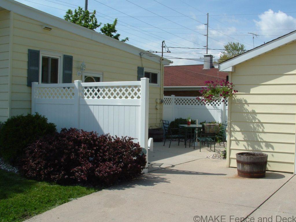 white vinyl lattice top privacy fence Marshfield 6’ tall