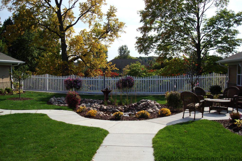 white vinyl picket fence Bayfield 4’ tall