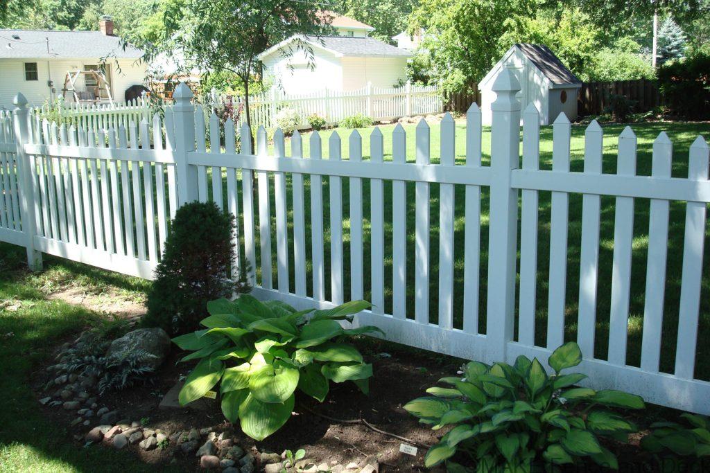 white vinyl picket fence Bayfield 42” tall