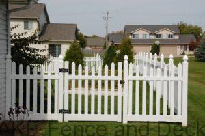 white vinyl picket fence Bayfield 4’ tall