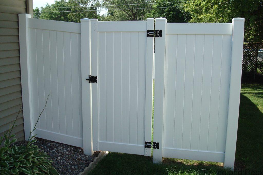 white vinyl privacy fence Madison gate 6’ tall