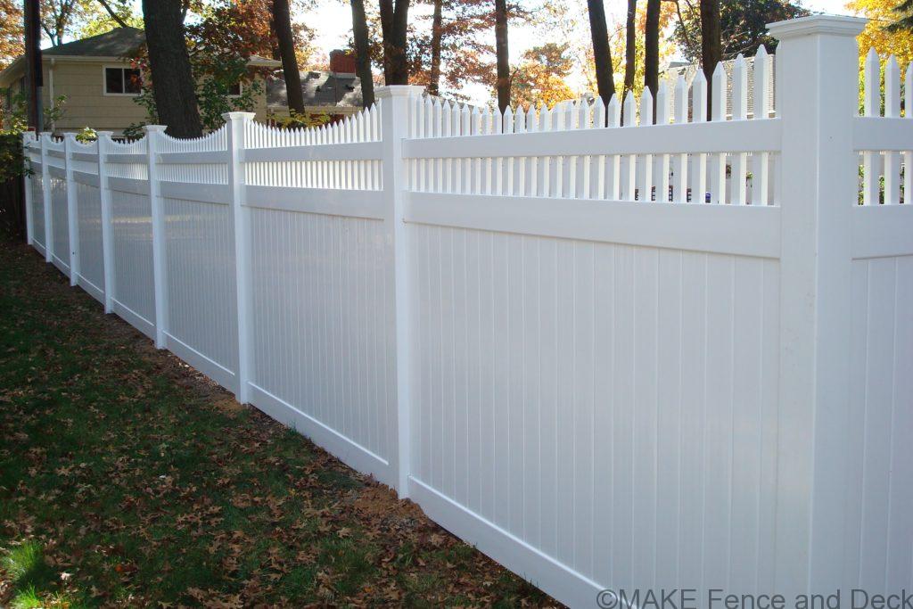white vinyl privacy fence Marion 67 ½”