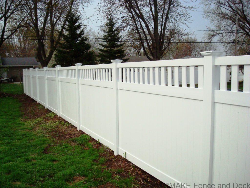 white vinyl privacy fence Medford 6’ tall