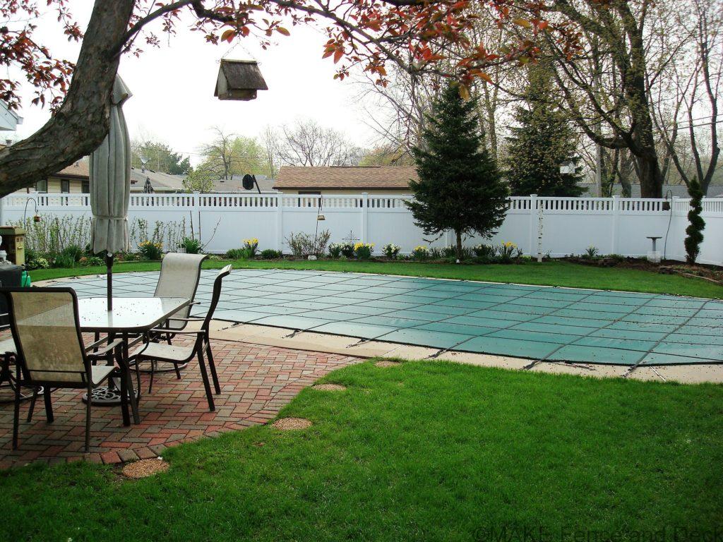 white vinyl privacy fence Medford 6’ tall