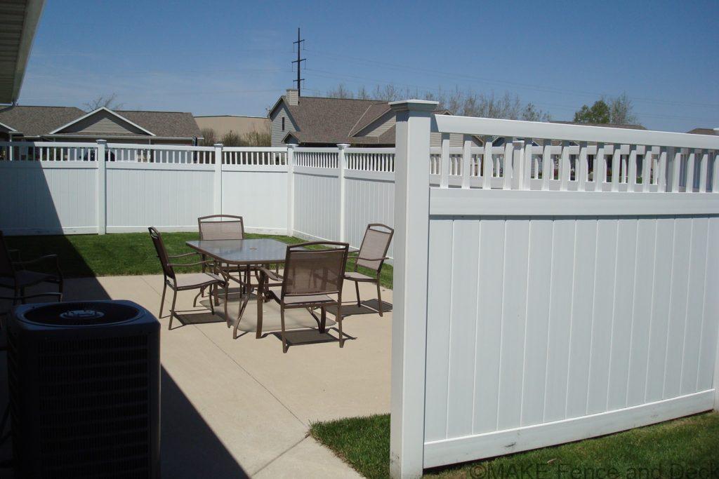 white vinyl privacy fence Merimac 6’ tall