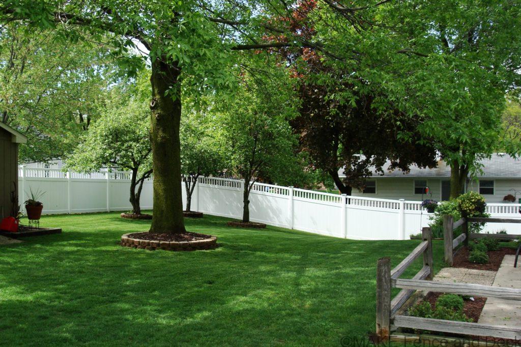 white vinyl privacy fence Merimac 6’ tall