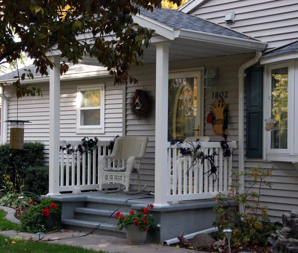 White vinyl railing consisting of 2” x 3 ½” top and bottom rail with 1 ½” square balusters.